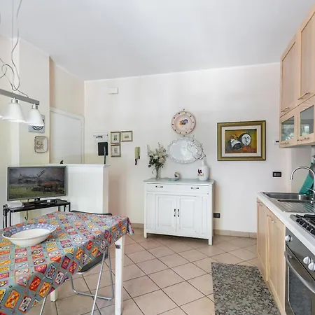 A Due Passi Da Borgo San Giuliano * Римини