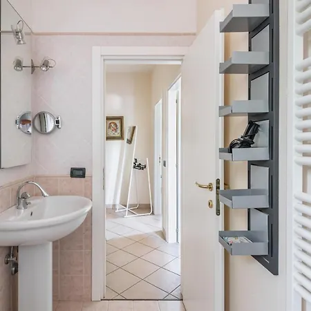 A Due Passi Da Borgo San Giuliano * リミニ